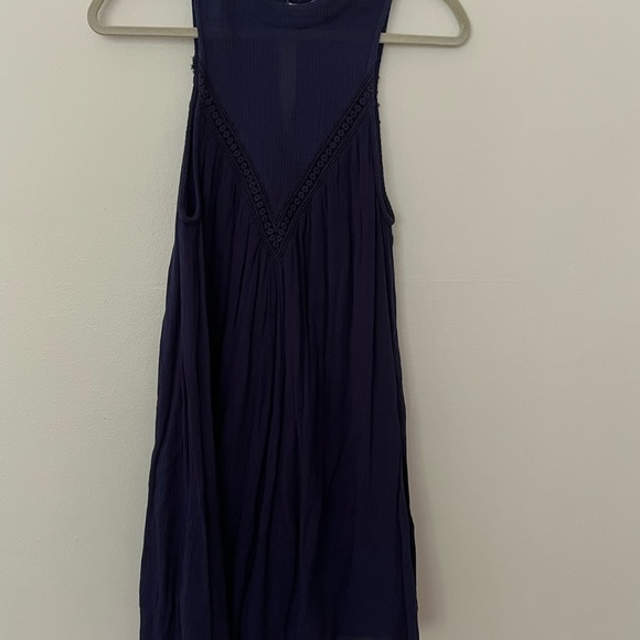 Halter neck swing dress - Picture 4 of 5